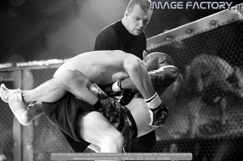 2011-05-07 Milano in the cage 2986 Mixed Martial Arts - 65 kg - Cristian Binda ITA - Matteus Lahdesmaki FIN.jpg